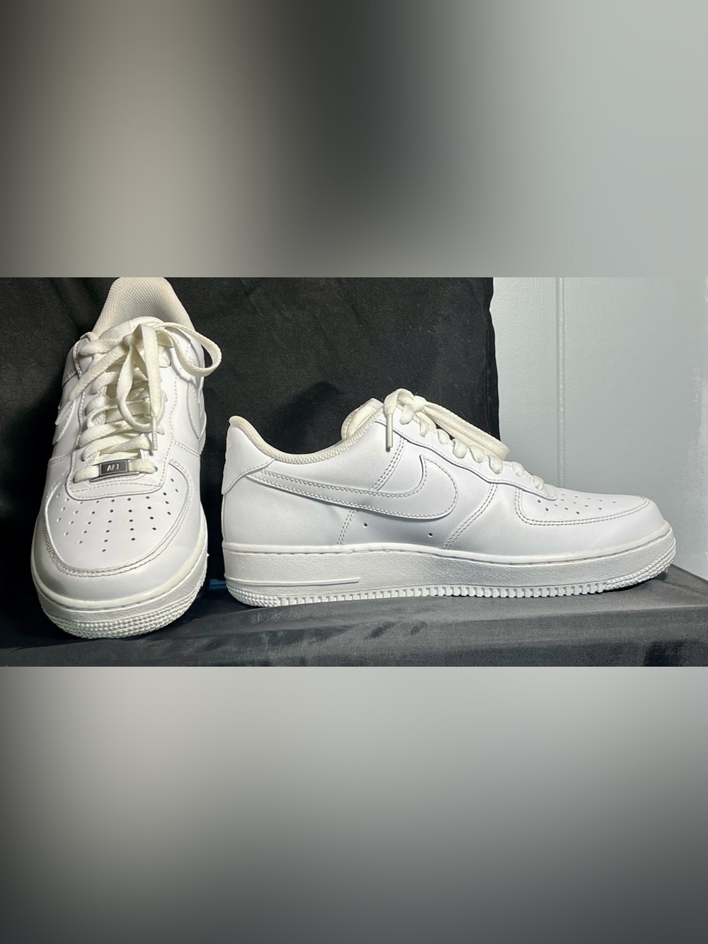 Nike Air Force One’07 Men’s Sz 9 All-White Low-Top Triple white Leather Sneakers